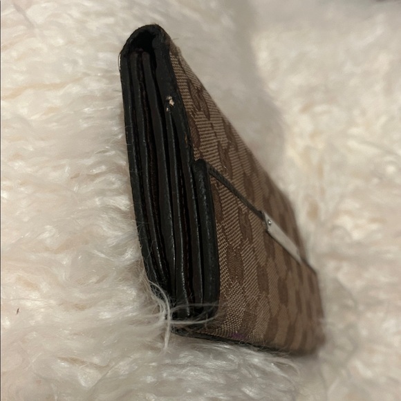 Gucci Beige and Brown Monogram Wallet - Picture 5 of 11